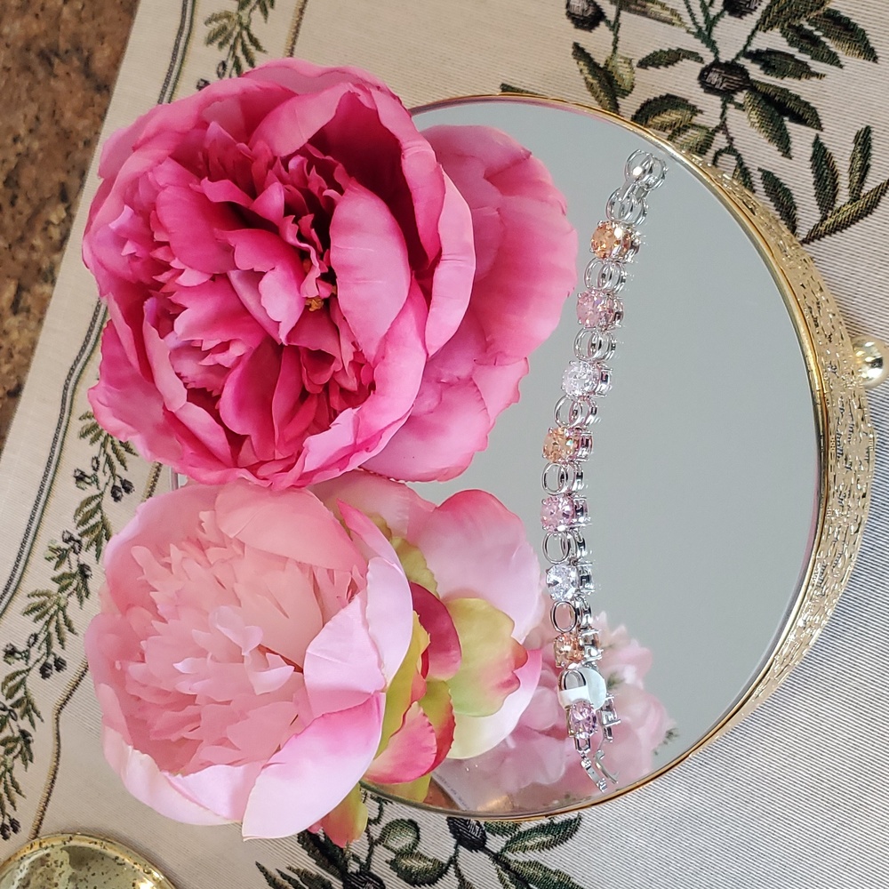 Ladies clasp bracelet